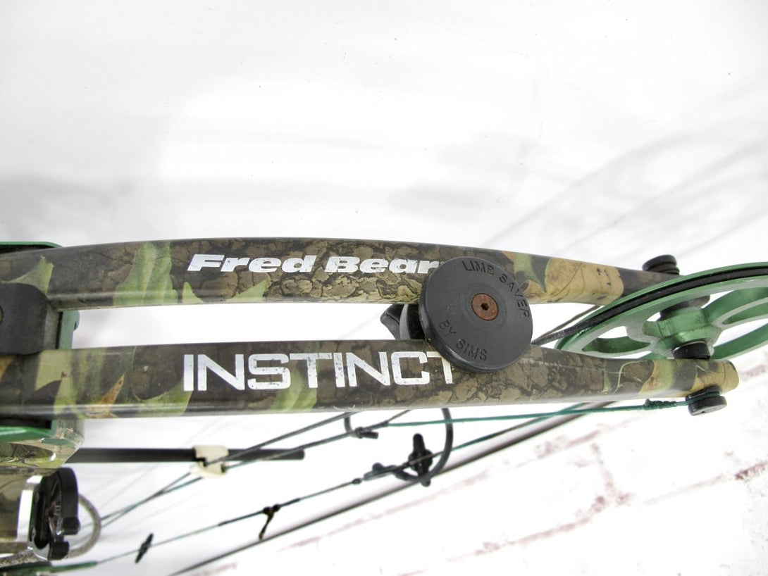 Fred Bear Instinct 29" 70# RH Compound Hunting Bow & Arrow Bundle - ZeereeZ