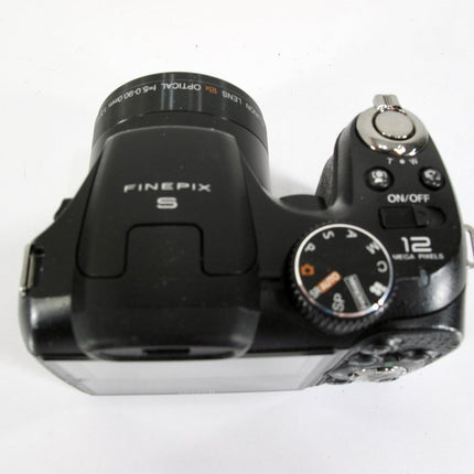 Fuji Fujifilm Finepix S S1800 18x Optical Zoom 12MP Digital Camera - ZeereeZ