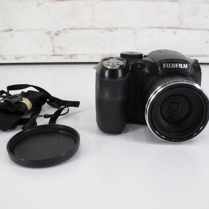 Fuji Fujifilm Finepix S S1800 18x Optical Zoom 12MP Digital Camera - ZeereeZ