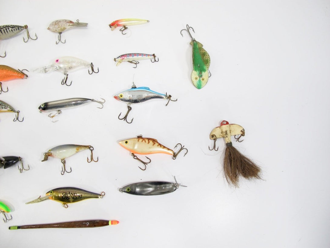 Heddon Rapala & Other Brand Vintage Collection of 33 Lures & Pencil Bobber - ZeereeZ