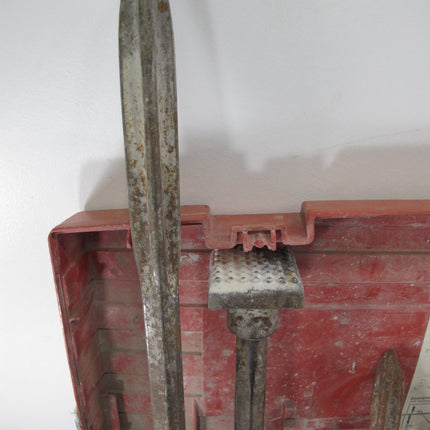 Hilti TE 905 - AVR Heavy Duty Demolition Jack Hammer Breaker W/ 5 Bits And Case - ZeereeZ