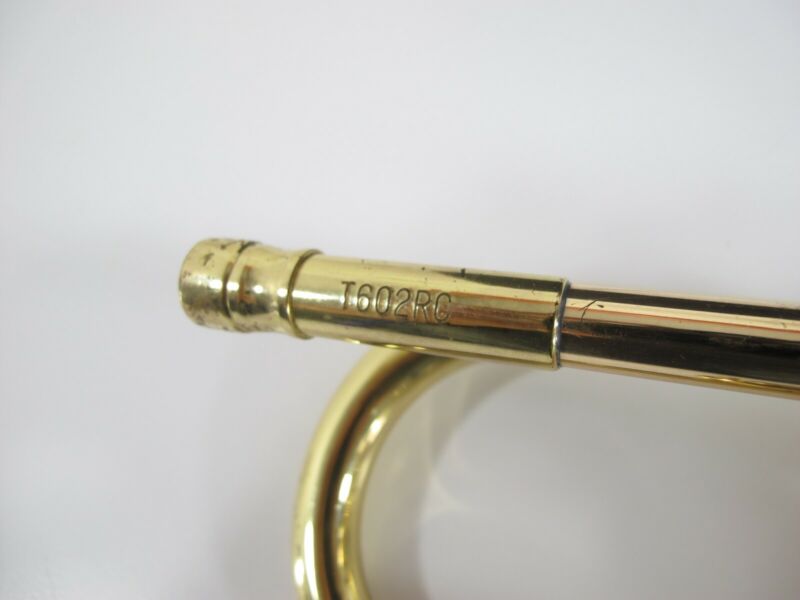 Holton T602RC Student a Brass Lacquer Trumpet w/ Case - ZeereeZ