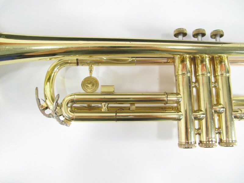 Holton T602RC Student a Brass Lacquer Trumpet w/ Case - ZeereeZ