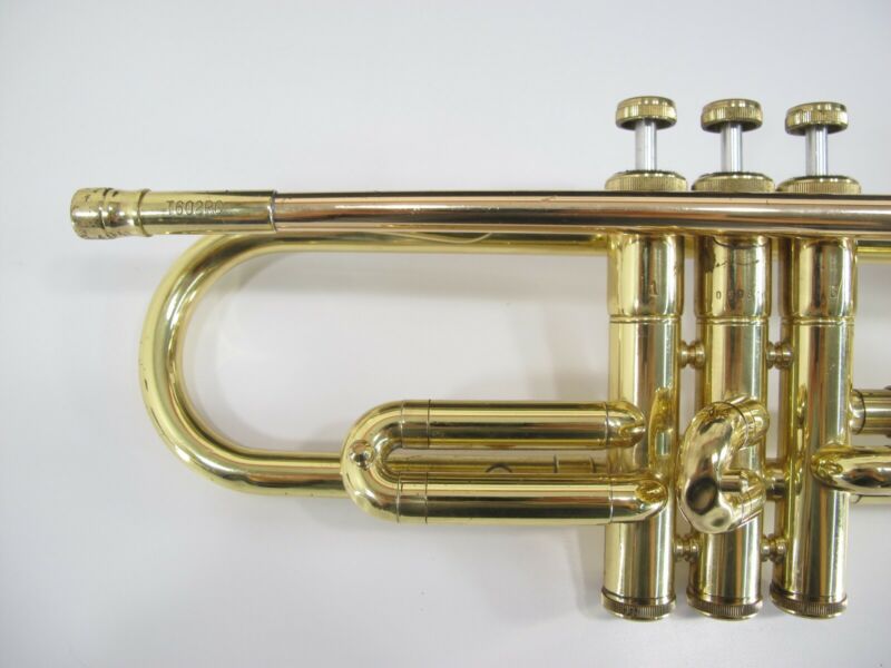 Holton T602RC Student a Brass Lacquer Trumpet w/ Case - ZeereeZ