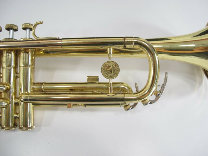 Holton T602RC Student a Brass Lacquer Trumpet w/ Case - ZeereeZ