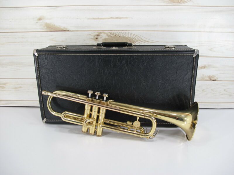 Holton T602RC Student a Brass Lacquer Trumpet w/ Case - ZeereeZ