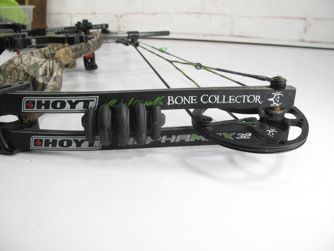 Hoyt Bone Collector AlphaMax 32 60 - 70# RH Compound Hunting Bow - ZeereeZ