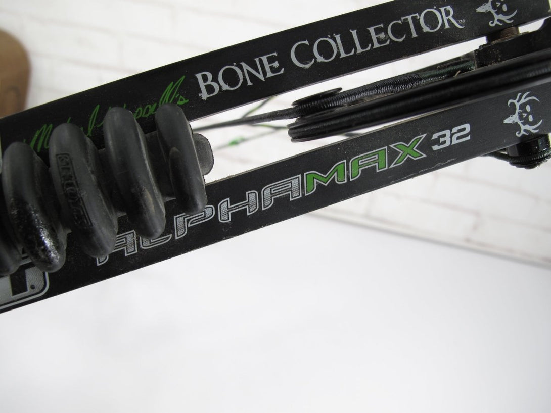 Hoyt Bone Collector AlphaMax 32 60 - 70# RH Compound Hunting Bow - ZeereeZ