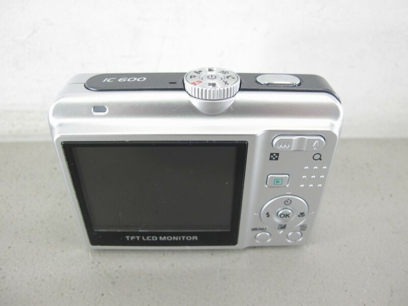 Intova IC - 600 Digital Sports Camera 6.0MP 2.4" LCD Underwater Waterproof Camera - ZeereeZ