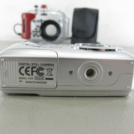 Intova IC - 600 Digital Sports Camera 6.0MP 2.4" LCD Underwater Waterproof Camera - ZeereeZ