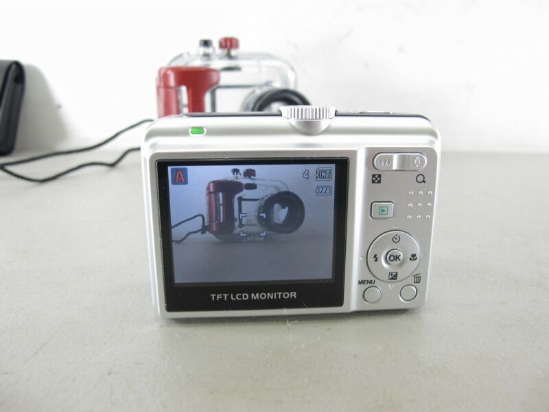 Intova IC - 600 Digital Sports Camera 6.0MP 2.4" LCD Underwater Waterproof Camera - ZeereeZ