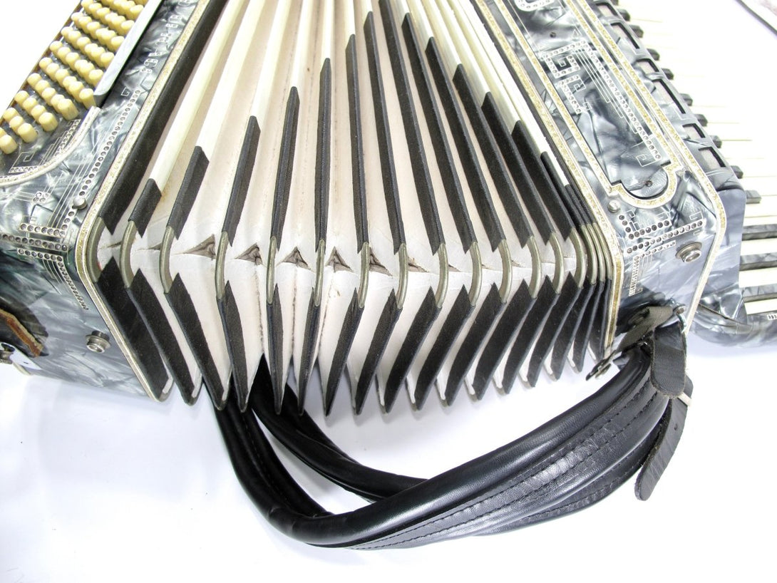 Italo American Gloria Deluxe Vintage 120 Bass Accordion - ZeereeZ