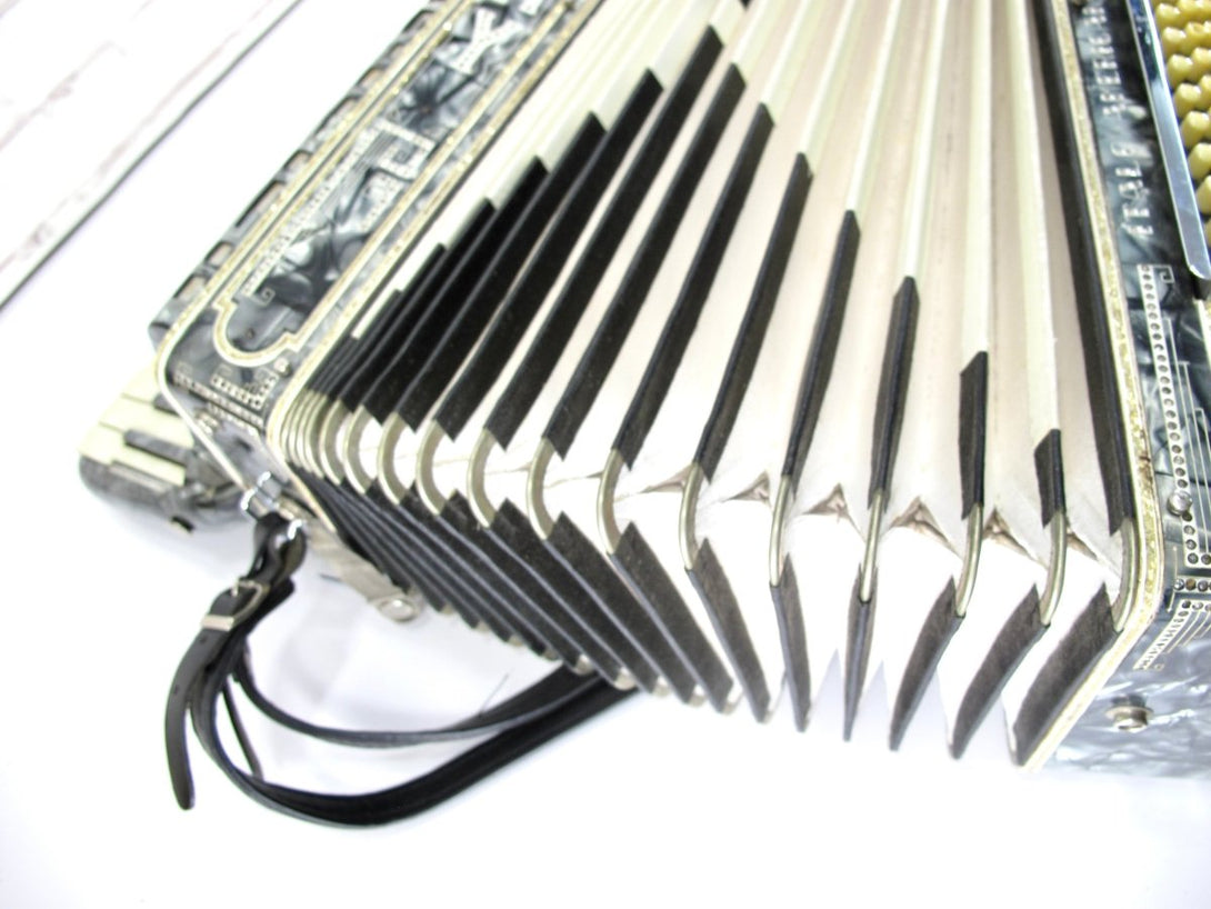 Italo American Gloria Deluxe Vintage 120 Bass Accordion - ZeereeZ