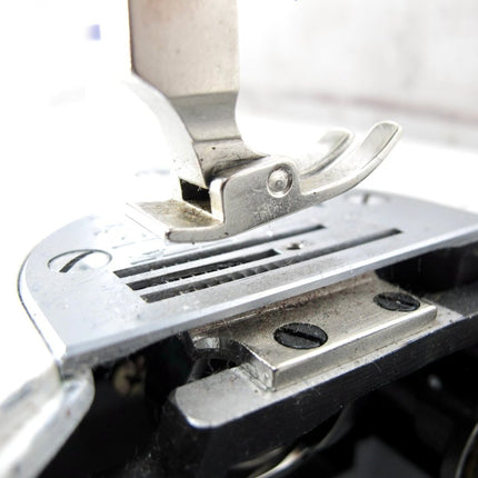 Janome 1600P DBX Professional Heavy Duty Straight Stitch Sewing Quilting Machine - ZeereeZ