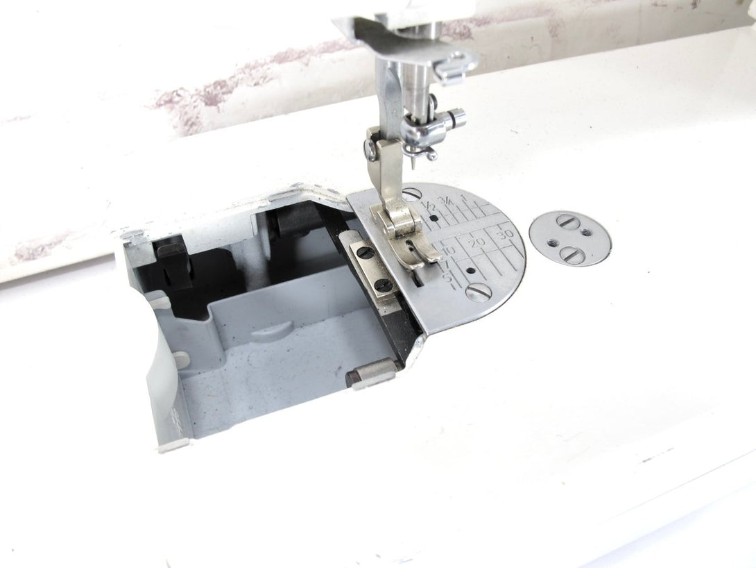 Janome 1600P DBX Professional Heavy Duty Straight Stitch Sewing Quilting Machine - ZeereeZ