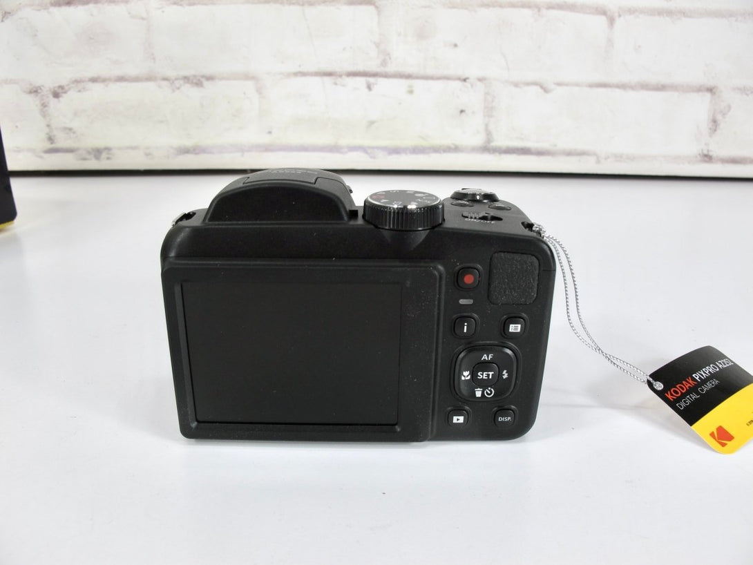 Kodak PIXPRO AZ252 Point & Shoot Digital Camera w/ 3” LCD 16 MP Black - ZeereeZ
