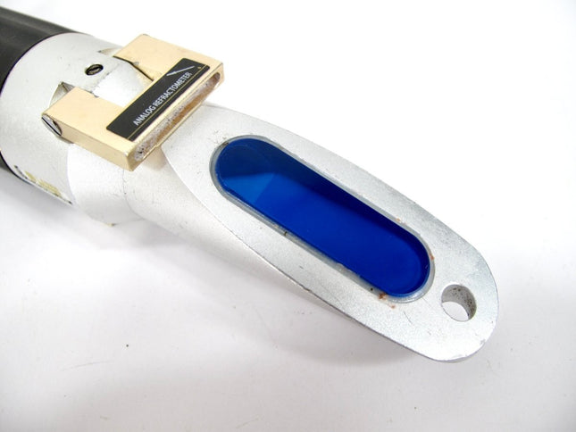 Laxco™ IRC - 200 Handheld Analog Clinical Refractometer - ZeereeZ