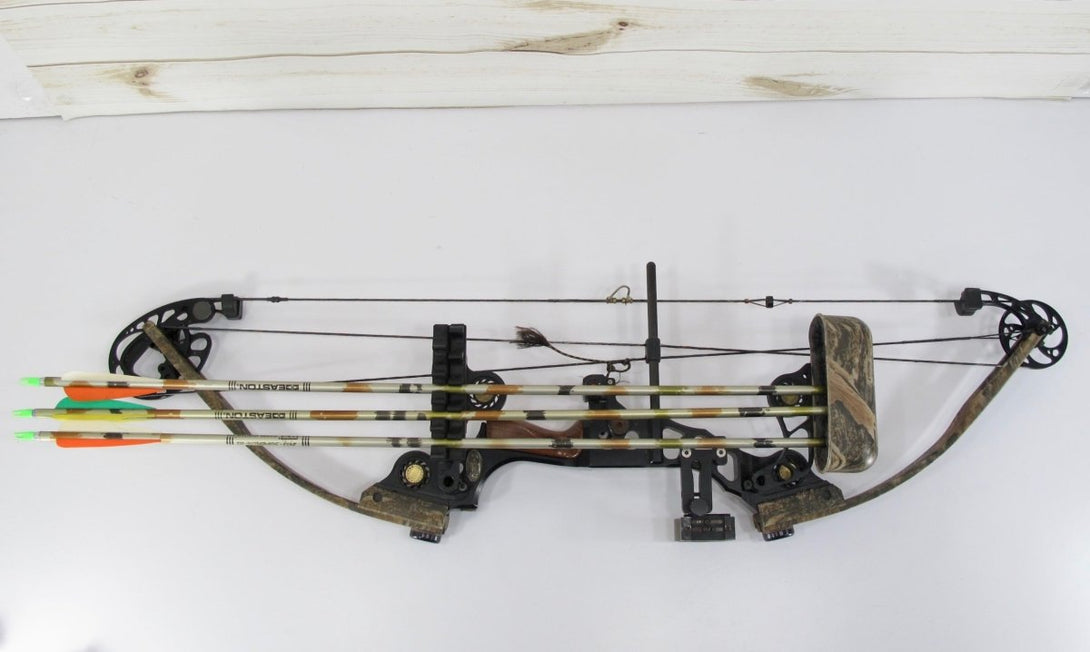 Mathews Solocam Black Max 2 Compound Hunting Bow with Arrows and Quiver 70# Right Hand - ZeereeZ