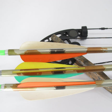 Mathews Solocam Black Max 2 Compound Hunting Bow with Arrows and Quiver 70# Right Hand - ZeereeZ
