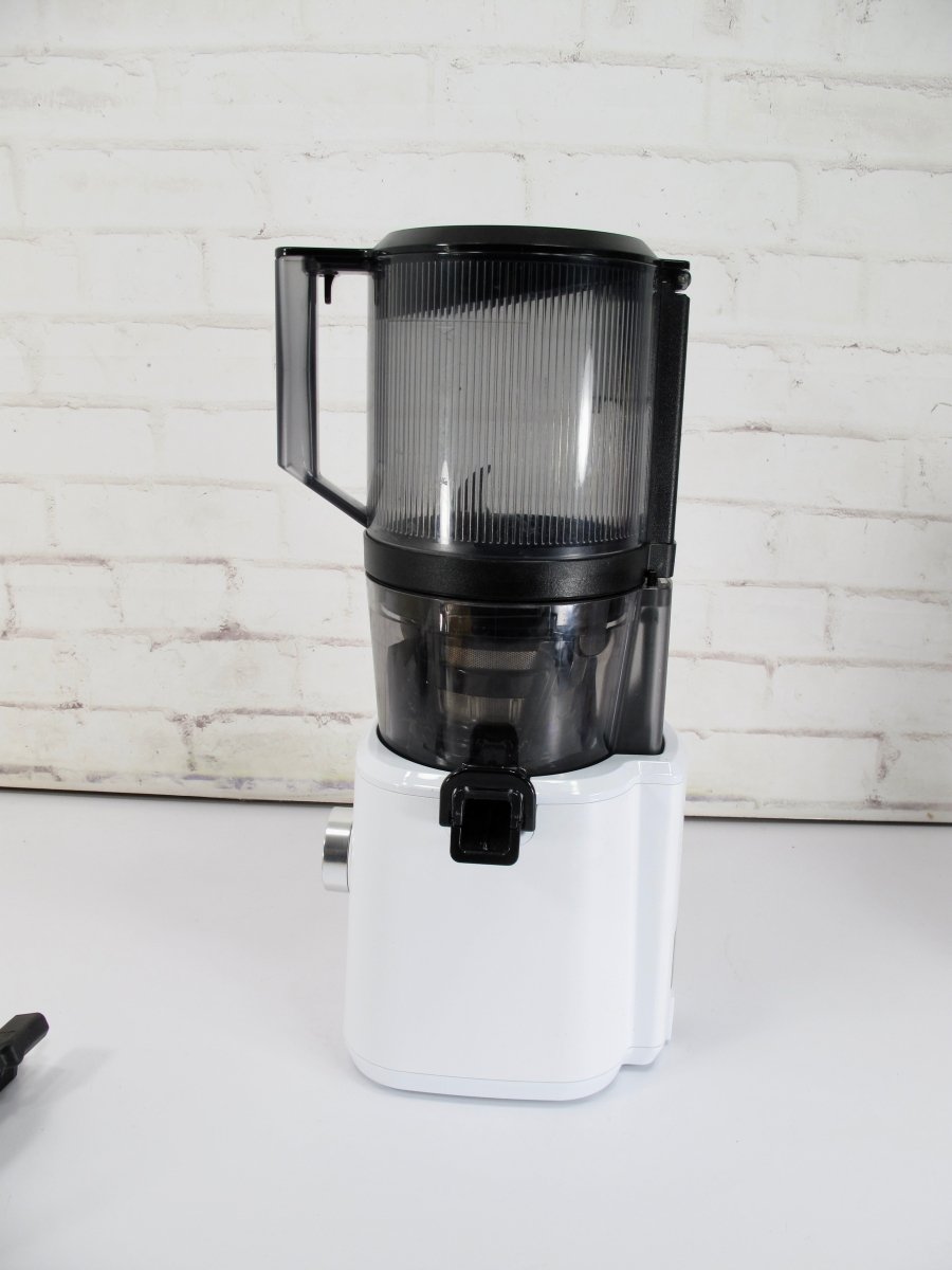 NAMA J2 SJ200 Cold Press Fruit & Vegetable Juicer - ZeereeZ