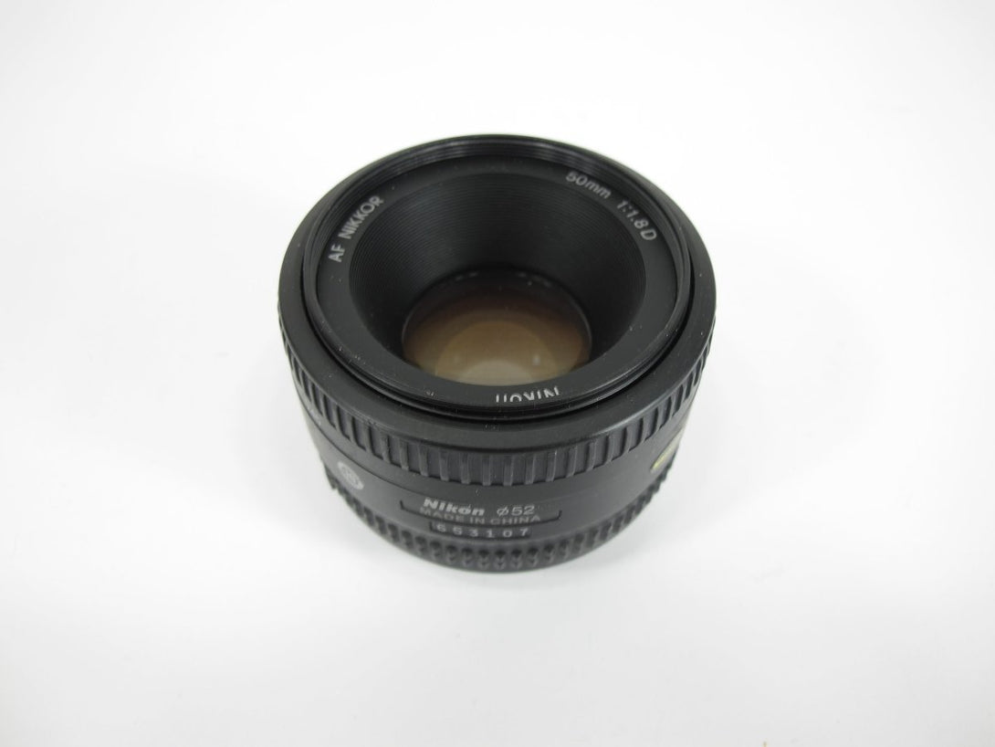 Nikon AF FX NIKKOR 50mm f/1.8D Lens for Nikon DSLR Cameras - ZeereeZ