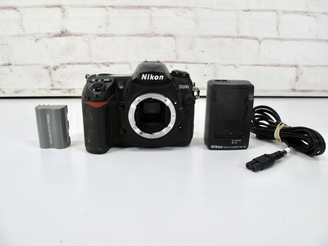 Nikon D200 10.2MP Digital SLR Camera Body - ZeereeZ