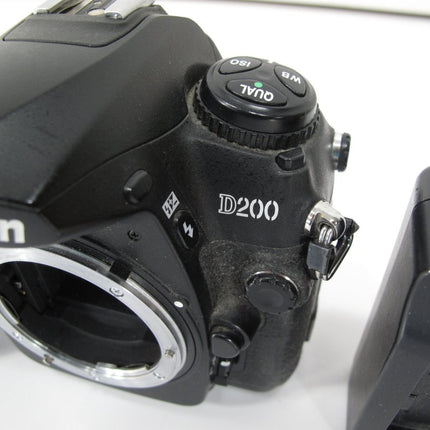 Nikon D200 10.2MP Digital SLR Camera Body - ZeereeZ