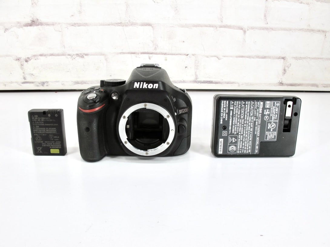 Nikon D5200 Digital SLR DSLR 24.1MP Camera - ZeereeZ