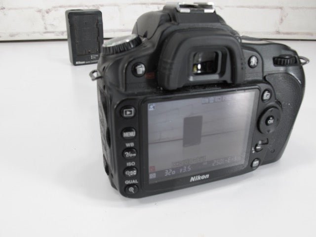 Nikon D90 12.3 MP Digital SLR Camera Body - ZeereeZ