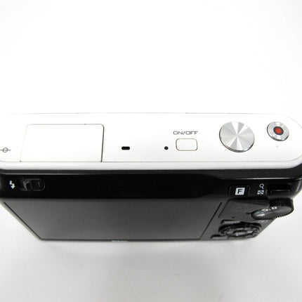 Nikon J1 Mirrorless 10.1 MP DIgital Camera Body - ZeereeZ
