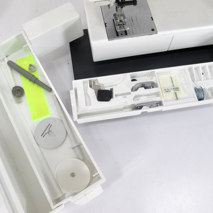 Pfaff Select 4.0 40 Stitch Sewing Machine / Overlocker - ZeereeZ