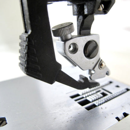 PFAFF Tipmatic 1151 Zig Zag Sewing Machine - ZeereeZ