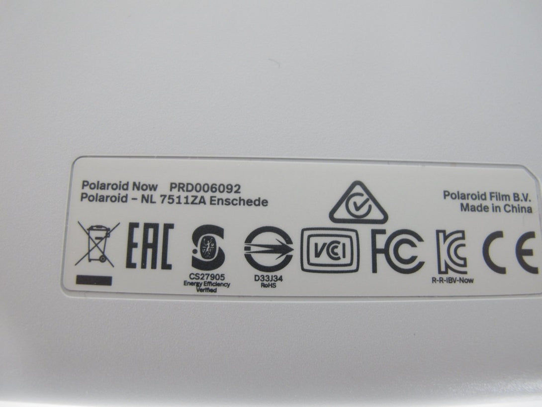Polaroid Now Autofocus Instant Film Camera White 006092 - ZeereeZ