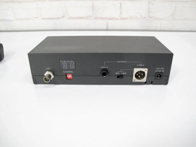 Radio Shack 32 - 1250 900MHz 8 Channel Wireless Microphone Receiver - ZeereeZ
