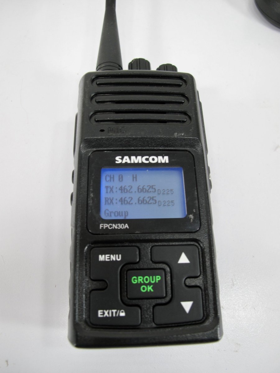 Samcom FPCN30A UHF Portable Handheld 2 - Way Radio 400 - 470MHz 5W - ZeereeZ