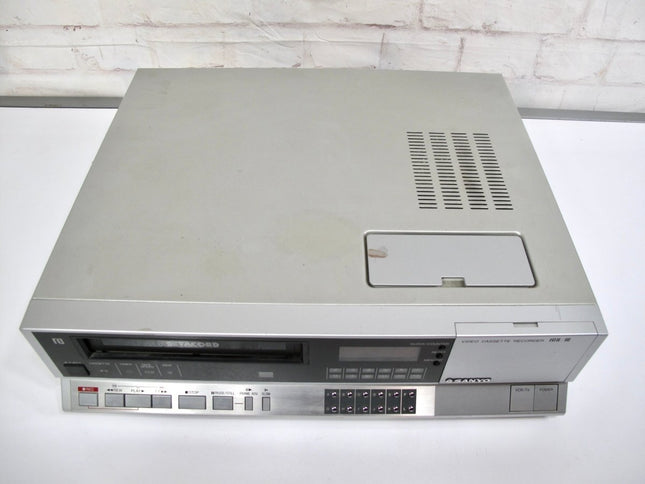SANYO Betamax Betacord VCR 4670 Video Cassette Recorder Front Load - ZeereeZ