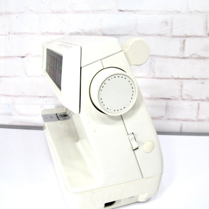 Singer Touch - Tronic 2010 Memory Sewing Machine - ZeereeZ