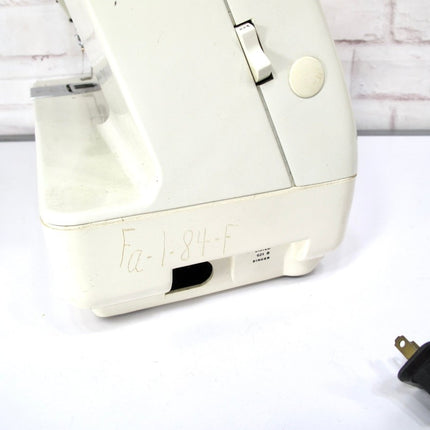 Singer Touch - Tronic 2010 Memory Sewing Machine - ZeereeZ