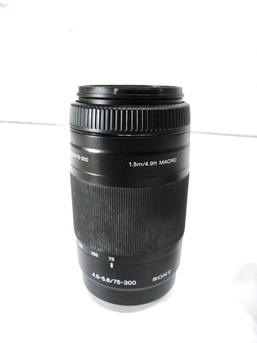 Sony SAL75300 f/4.5 - 5.6 75 - 300mm Macro Lens for Sony Alpha DSLR Cameras - ZeereeZ