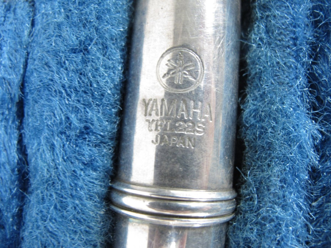 Yamaha YFL - 22S Silver Plated Closed Hole Flute With Case - ZeereeZ