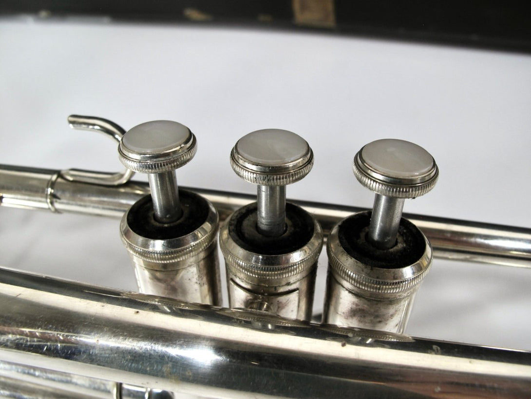 Yamaha YTR - 2335S Silver Brass Bb Student Trumpet w/ Case 7 Mouthpiece Japan - ZeereeZ