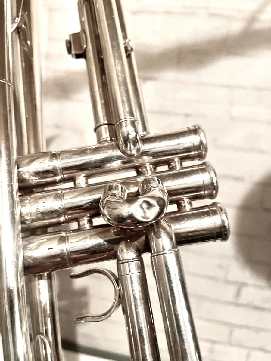 Yamaha YTR - 2335S Silver Brass Bb Student Trumpet w/ Case 7 Mouthpiece Japan - ZeereeZ