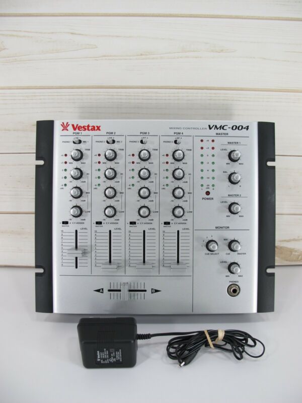 Vestax VMC-004 4 Channel 10 Input DJ Mixer - Zeereez