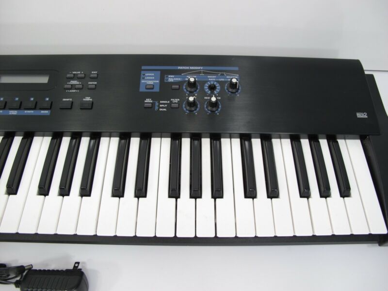 Roland JUNO-D 61 Key Polyphonic Velocity Sensitive  Keyboard Synthesizer - Zeereez