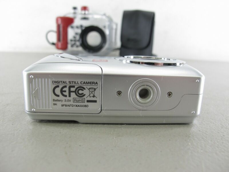 Intova IC-600 Digital Sports Camera 6.0MP 2.4" LCD Underwater Waterproof Camera - Zeereez