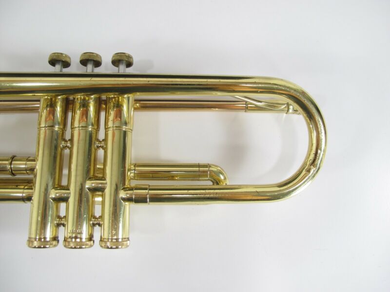Holton T602RC Student a Brass Lacquer Trumpet w/ Case - Zeereez