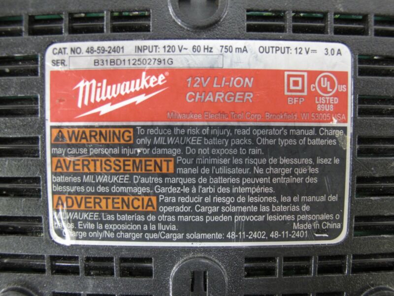 Milwaukee 48-59-2401 12V Li-Ion Tool Charger & 48-11-2401 12V Battery - Zeereez