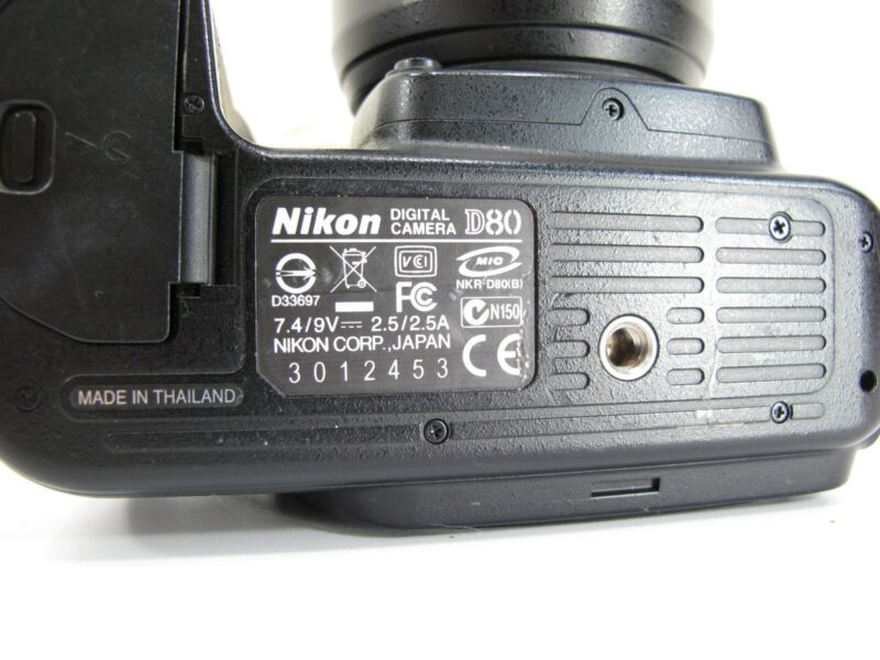 Nikon D80 10.2MP Digital SLR  w/ Nikkor DX SWM ED IF Aspherical 18-70mm Lens - Zeereez
