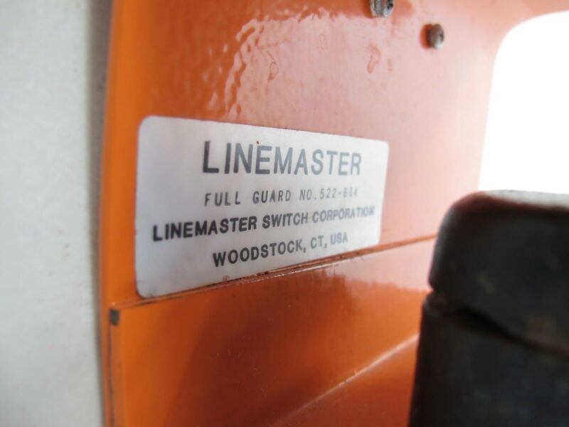 Linemaster 632-S Clipper Foot Switch with Linemaster 522-B14 Foot Switch Guard - Zeereez