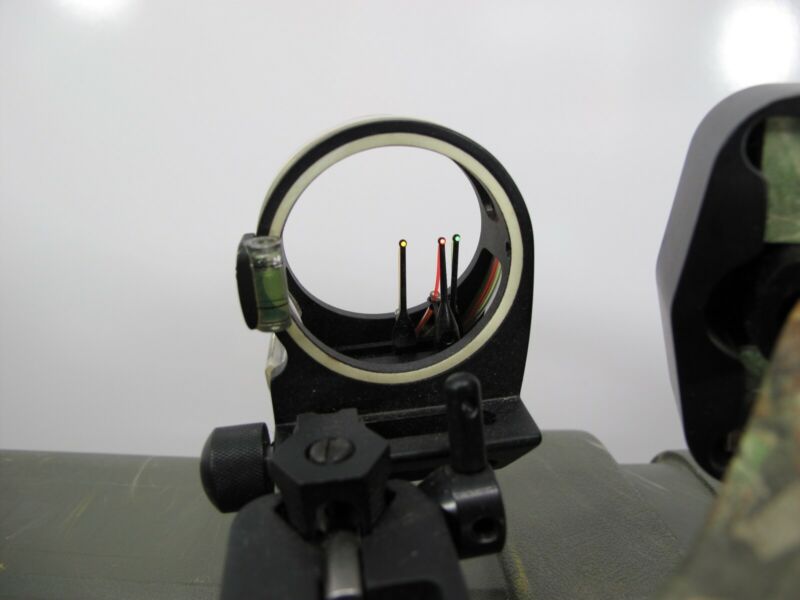 Hoyt Hypertec XT2000 Right HAnded Compound Hunting Bow w/ Tru Glo Sights - Zeereez